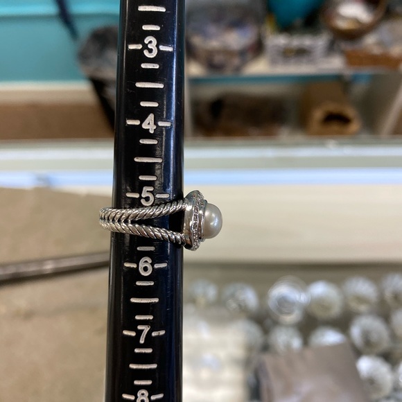 David Yurman Pearl Ring with Diamonds - Picture 9 of 10